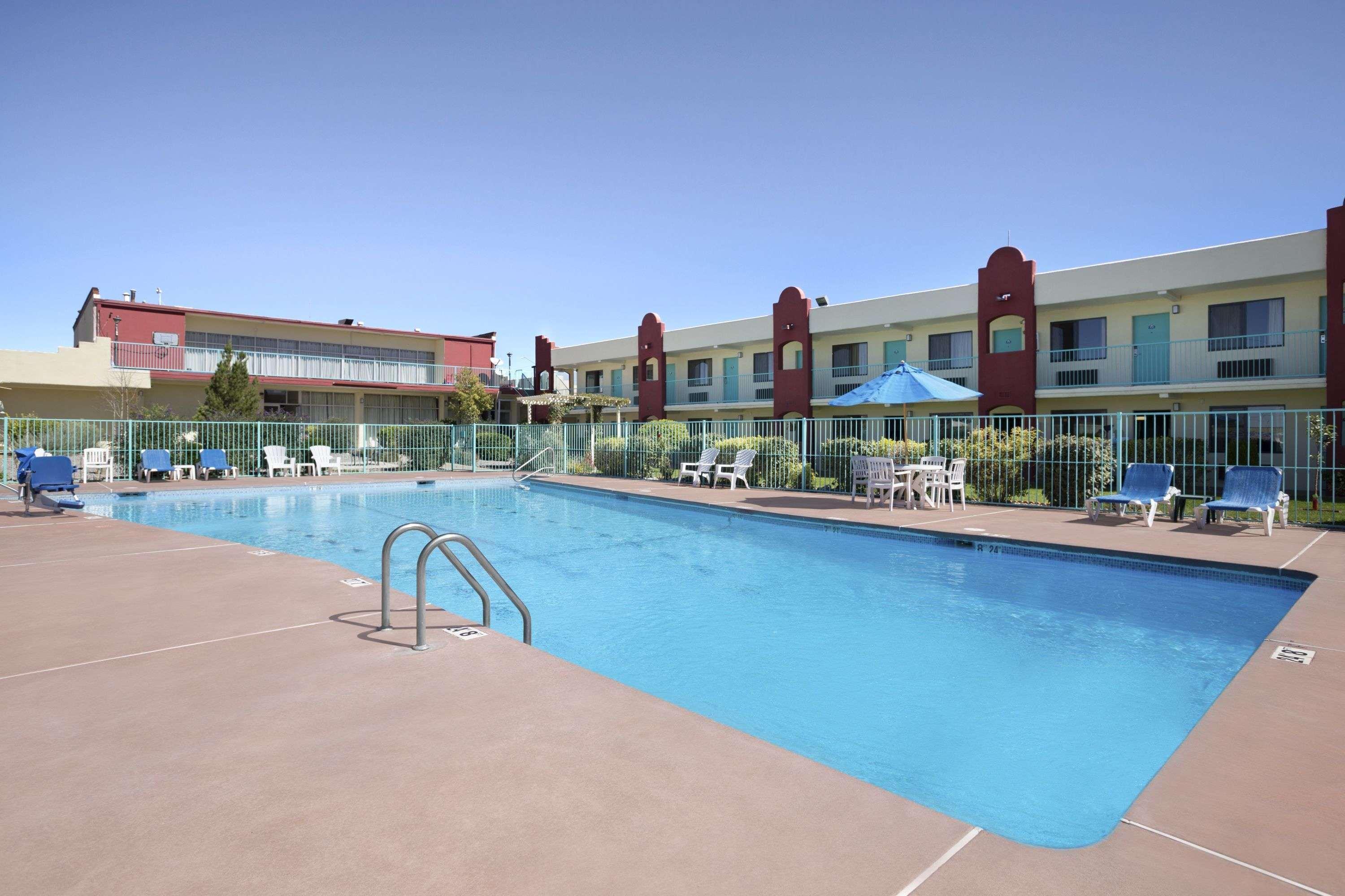 Days Inn By Wyndham Santa Fe New Mexico Exteriör bild