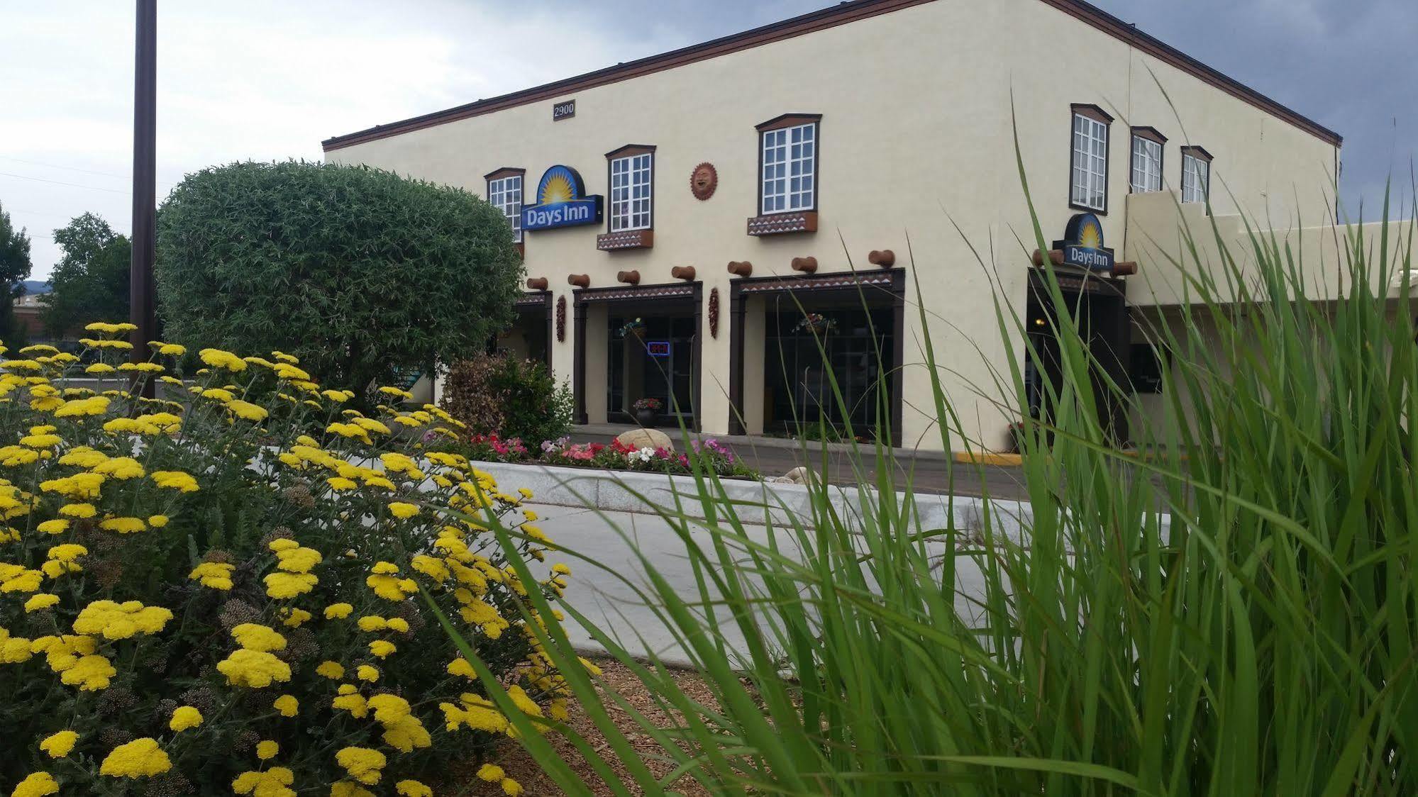 Days Inn By Wyndham Santa Fe New Mexico Exteriör bild